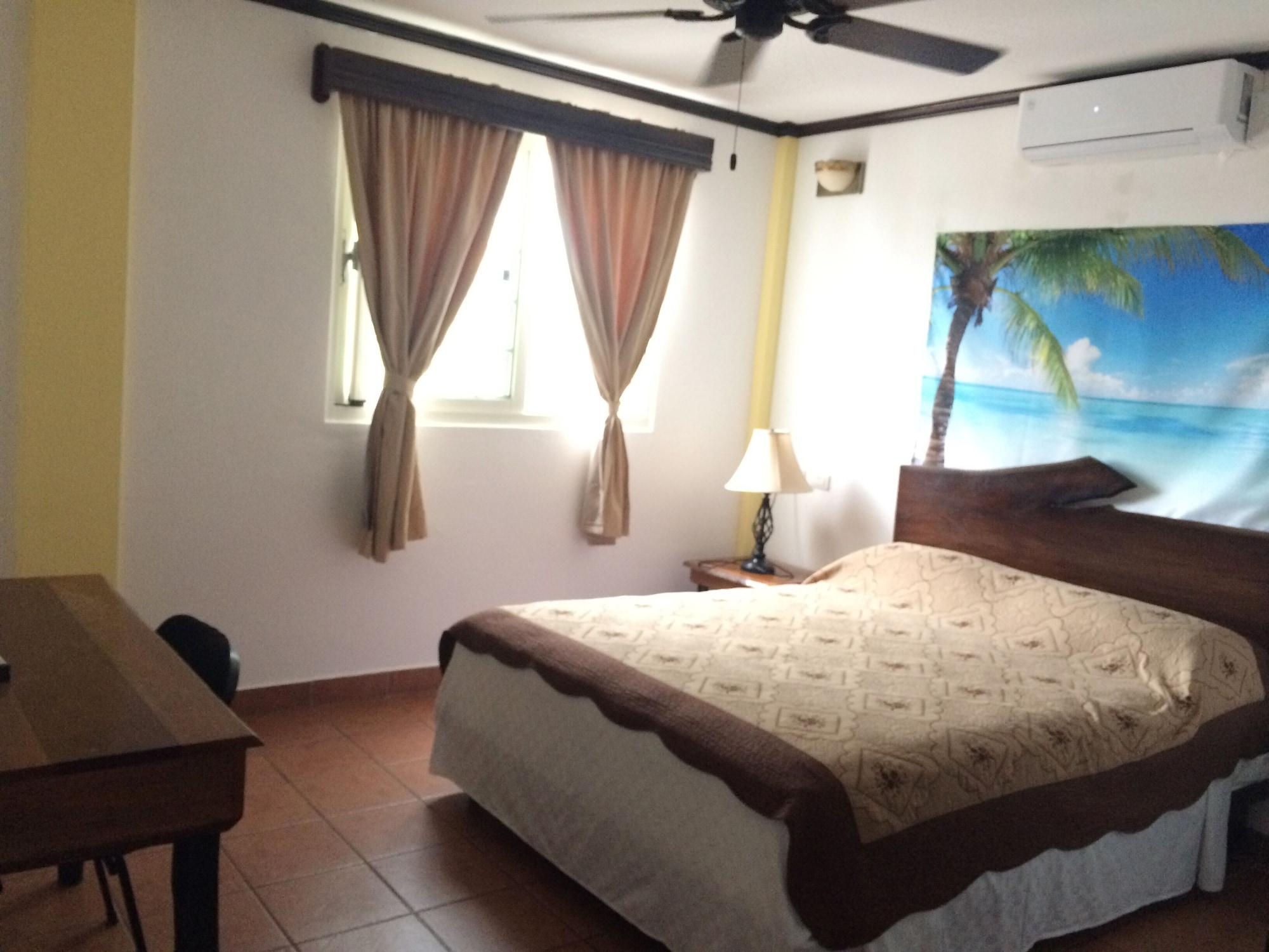 Easy Inn Hotel Belize City Eksteriør billede